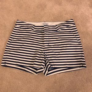 Old Navy size 6 blue & white horizontal stripe short